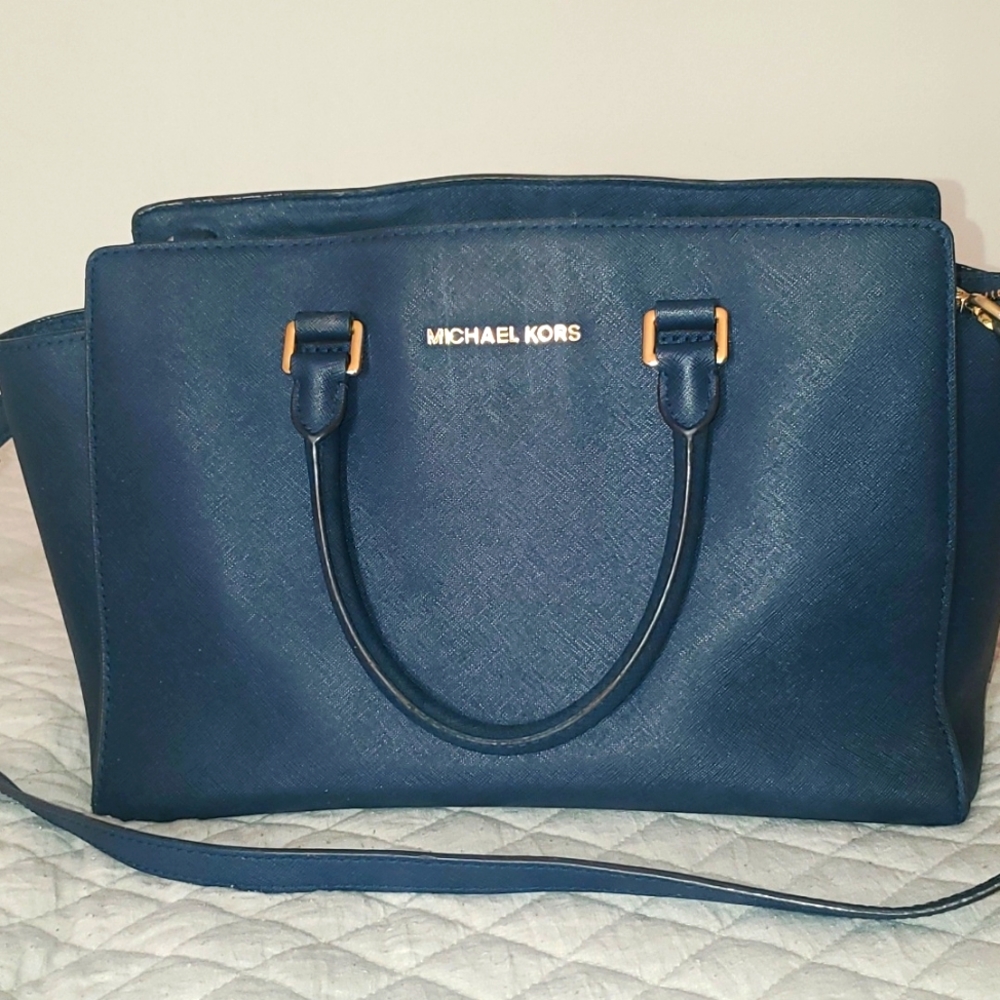 Navy 💙 Michael Kors Purse